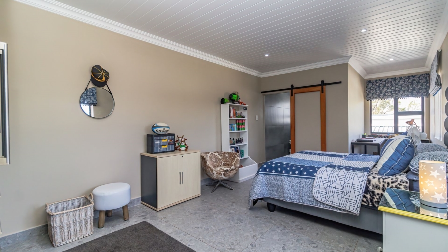 6 Bedroom Property for Sale in Heatherlands Western Cape